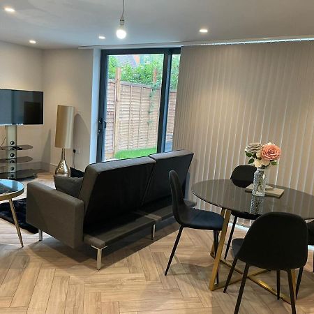 Wimbledon Luxury 3Bedroom Apartment Raynes Park Exteriör bild