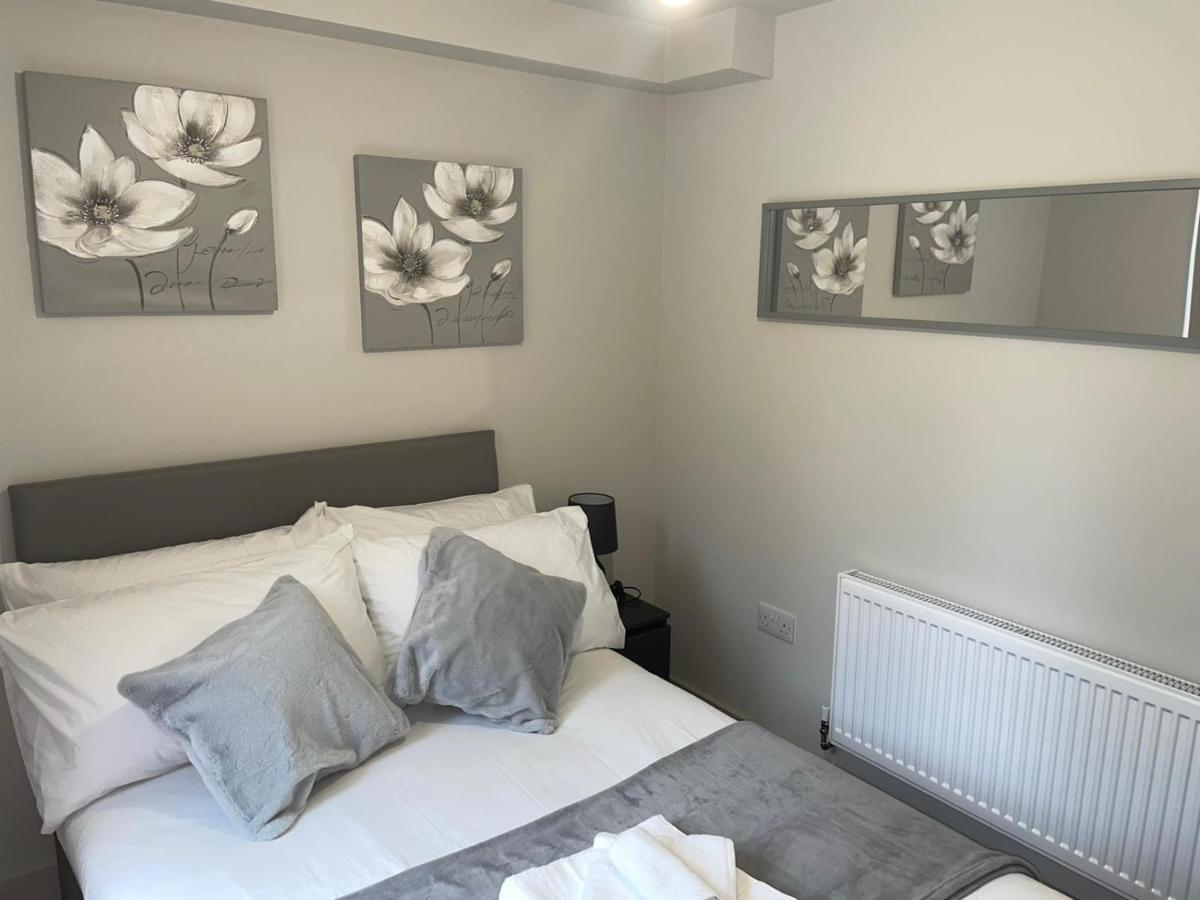 Wimbledon Luxury 3Bedroom Apartment Raynes Park Exteriör bild