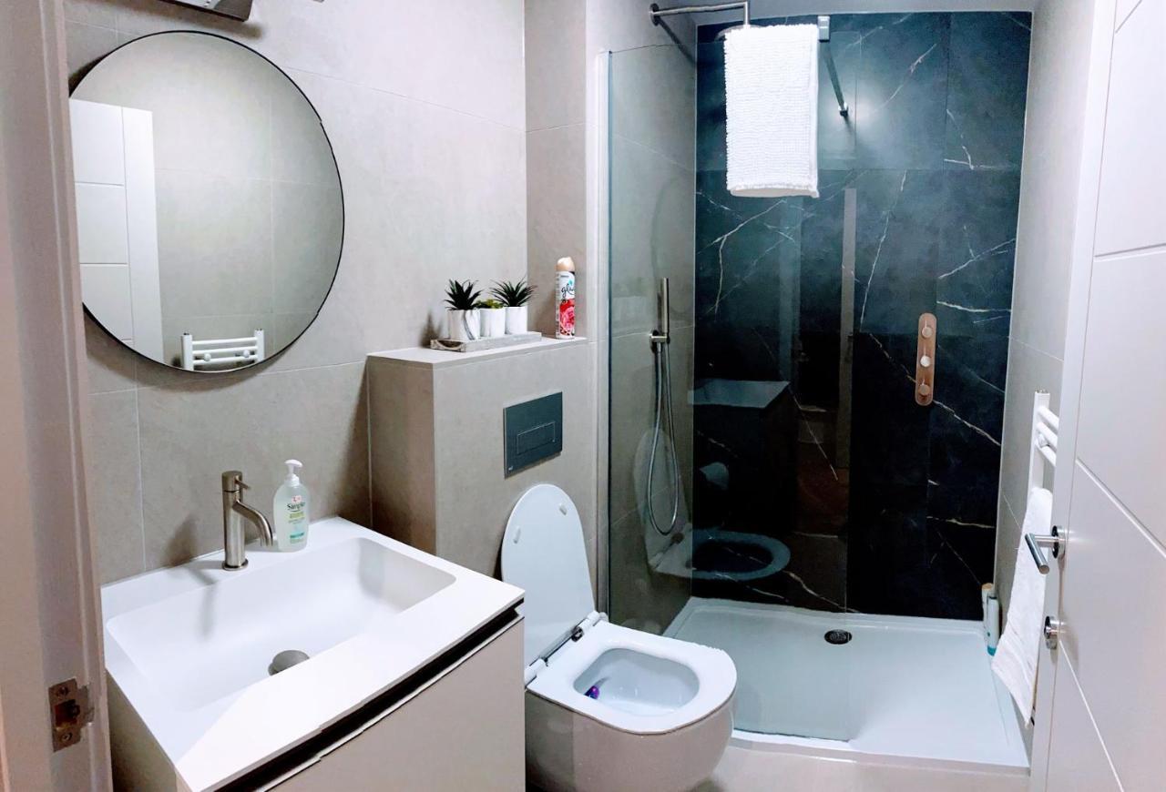 Wimbledon Luxury 3Bedroom Apartment Raynes Park Exteriör bild