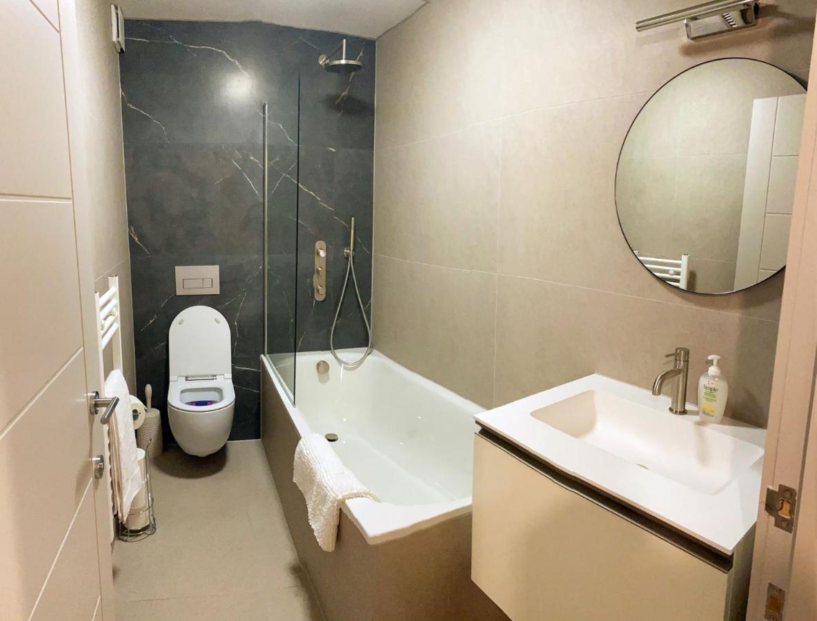 Wimbledon Luxury 3Bedroom Apartment Raynes Park Exteriör bild