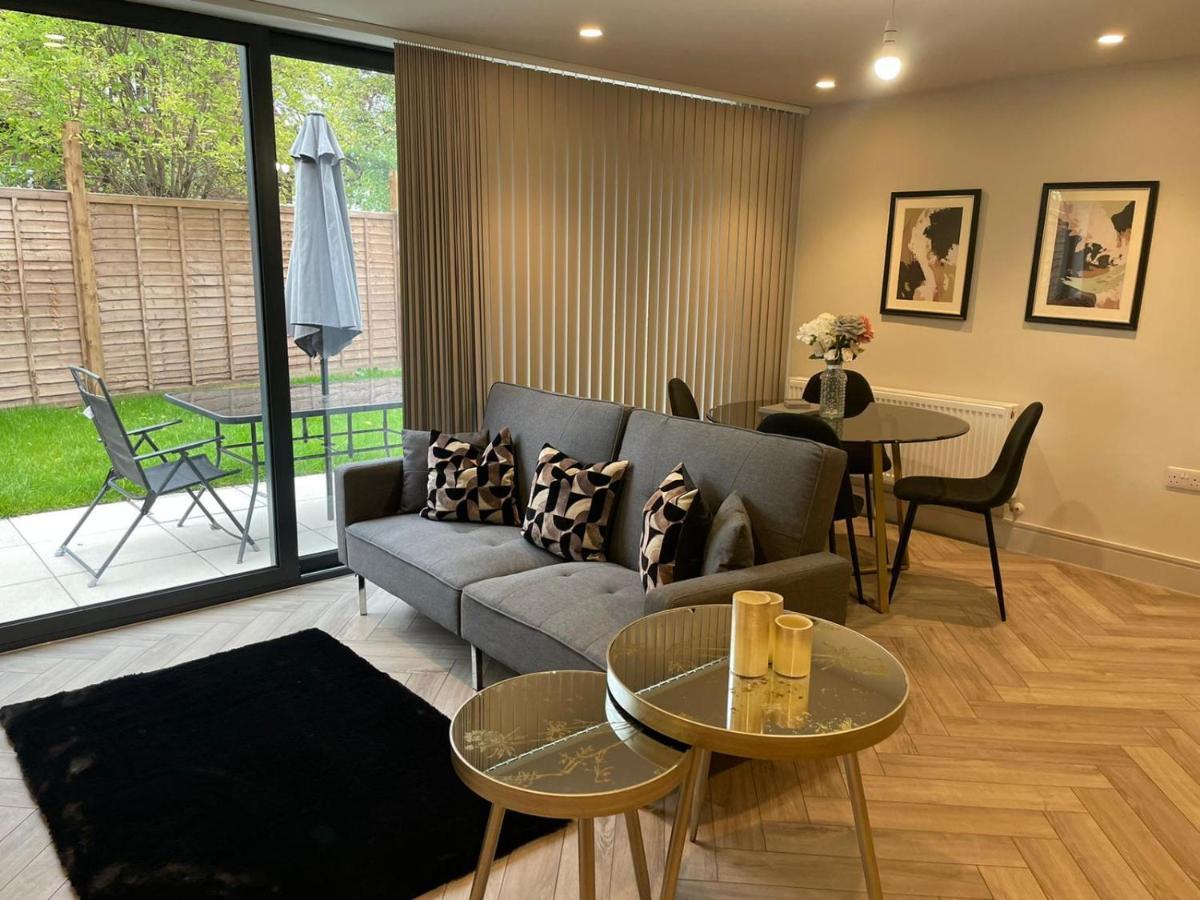 Wimbledon Luxury 3Bedroom Apartment Raynes Park Exteriör bild