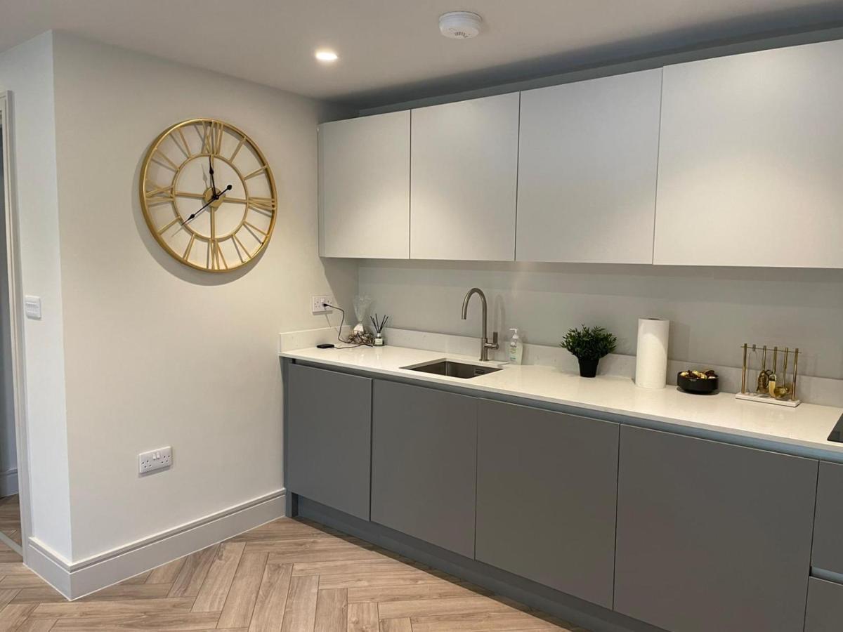 Wimbledon Luxury 3Bedroom Apartment Raynes Park Exteriör bild