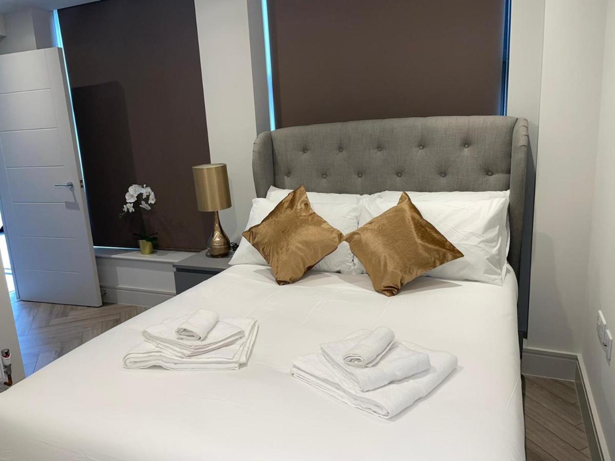 Wimbledon Luxury 3Bedroom Apartment Raynes Park Exteriör bild