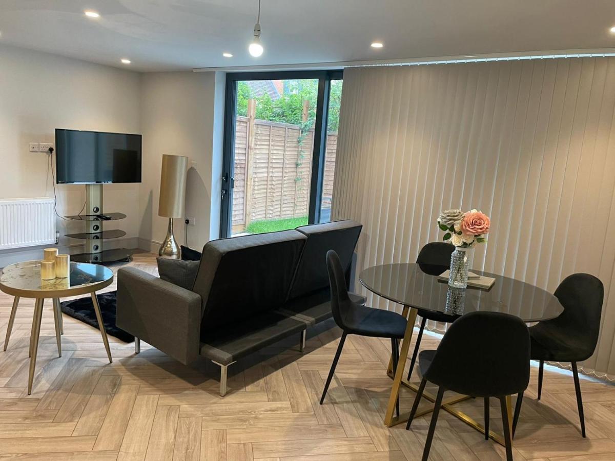 Wimbledon Luxury 3Bedroom Apartment Raynes Park Exteriör bild